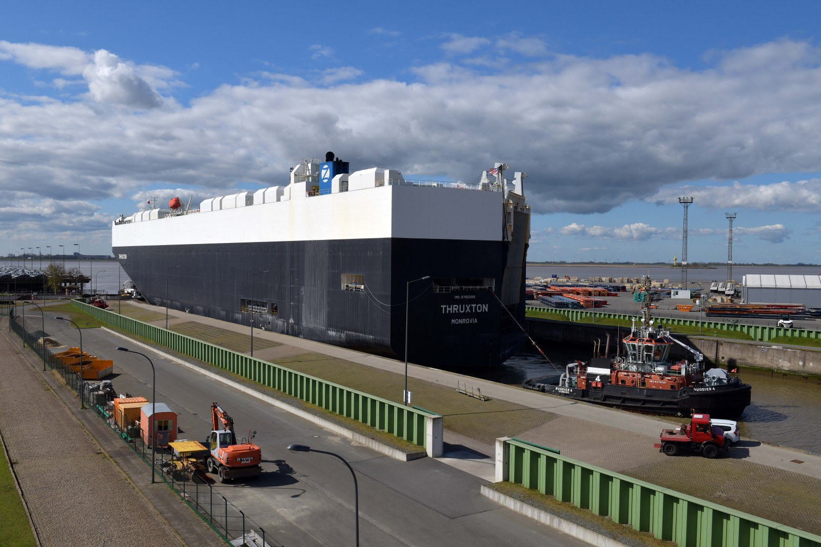 Die Nordschleuse in Bremerhaven wird nach wie vor stark genutzt. Foto: Michael Bahlo